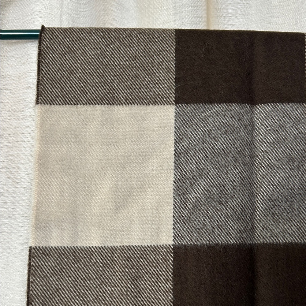 Cashmere scarf with fringe